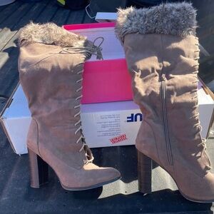 Women's Fur-Lined Lace-Up Boots